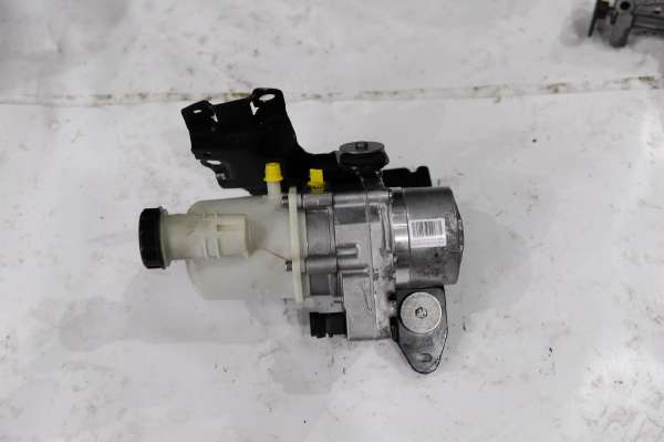 SANDERO STEPWAY ÇIKMA PARÇA POMPA